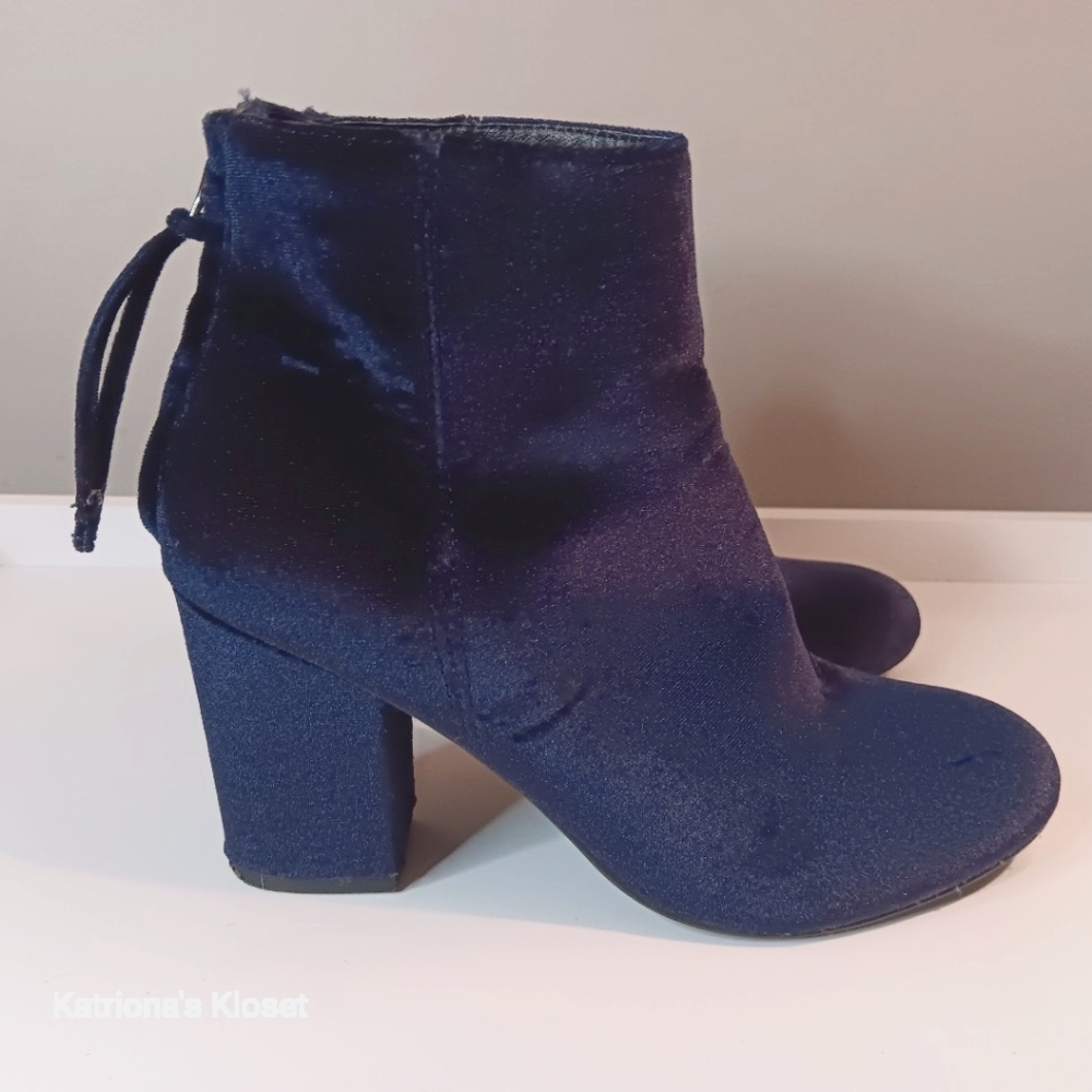 Steve Madden Cynthia Blue Velvet Booties Boots